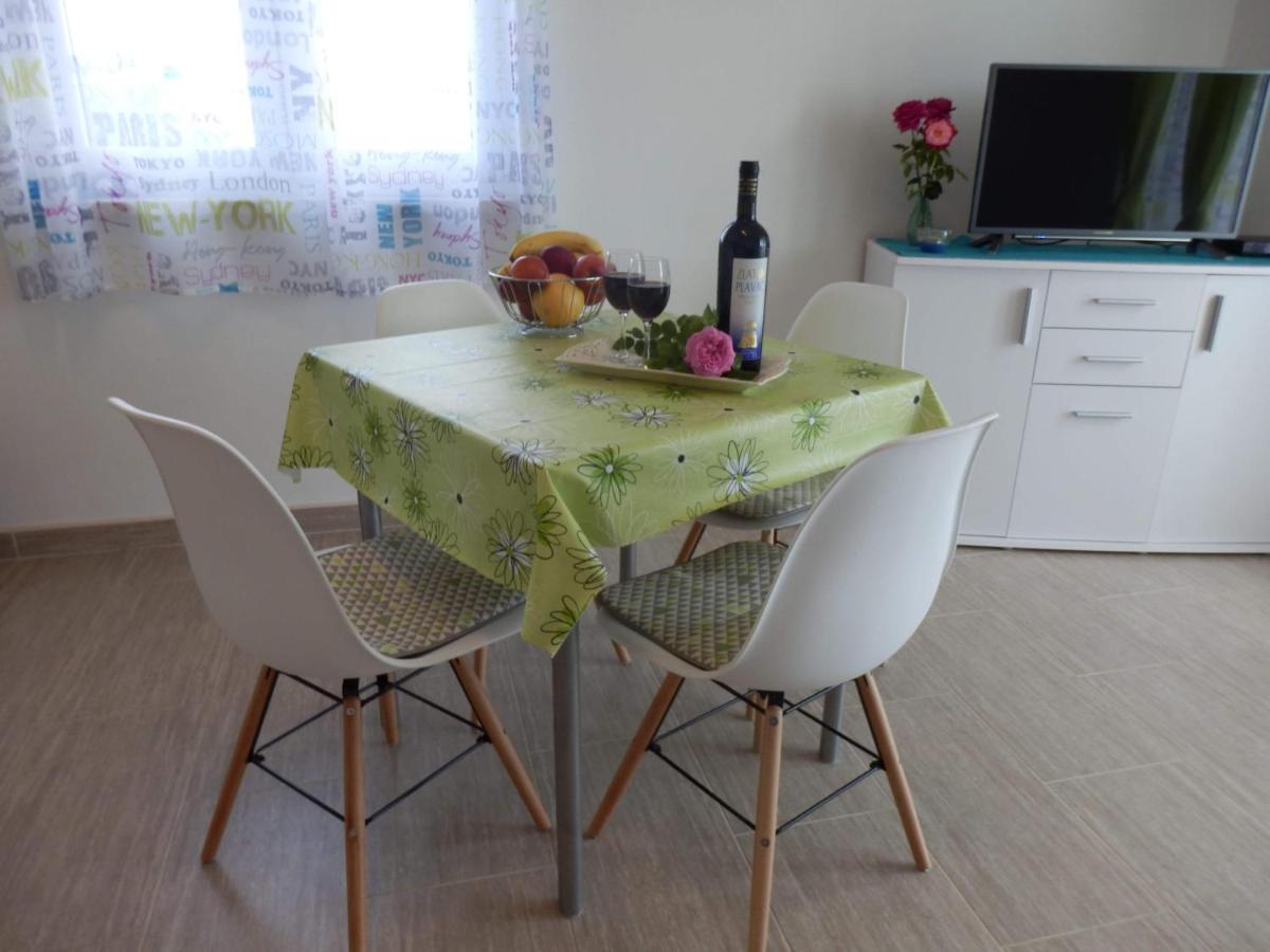 Apartman Laura Tribalj Eksteriør bilde