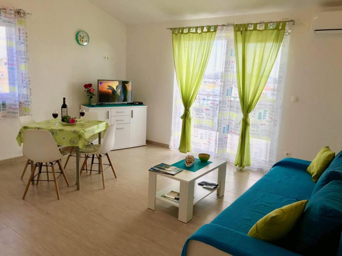Apartman Laura Tribalj Eksteriør bilde